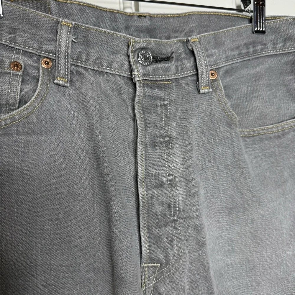 Levi's 501 Jeans Men's 33/31 Gray Button Fly Straight Fit Denim Stonewash